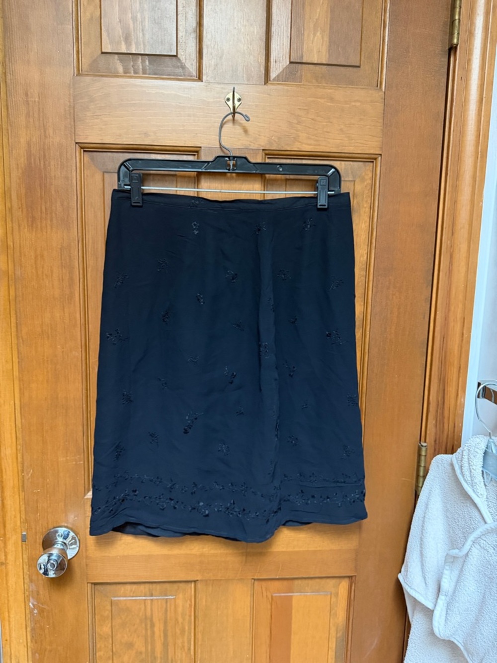 Vintage gap black embroidered skirt